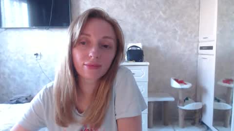 Snapshot of hellokittykaty chatting on 20, 5, 2026 Victory online show from 20, 5, 2026