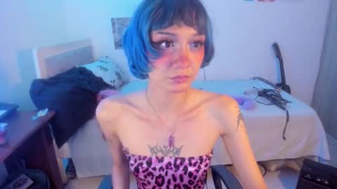 Snapshot of helloskinnygirls chatting on 23, 11, 2025 Raven and Momo online show from 23, 11, 2025