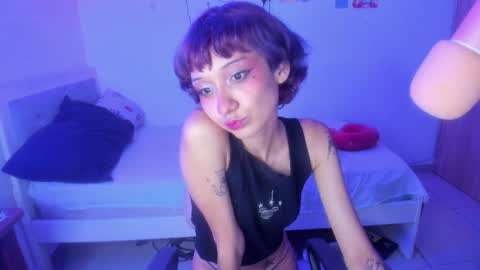 Snapshot of helloskinnygirls chatting on 2, 2, 2026 Raven and Momo online show from 2, 2, 2026