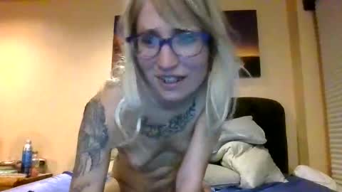 Snapshot of helltoheaven22 chatting on 7, 10, 2025 helltoheaven22 online show from 7, 10, 2025