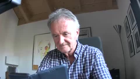 Snapshot of helmut227 chatting on 15, 11, 2025 helmut227 online show from 15, 11, 2025