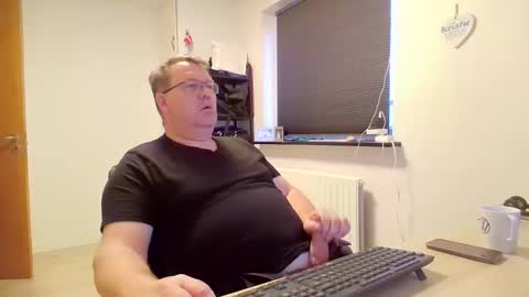 henrikrp1971 online show from 29, 12, 2024