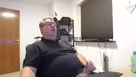 henrikrp1971 online show from 3, 10, 2025