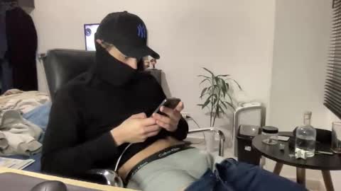 Snapshot of henriquemadaleno chatting on 27, 9, 2025 henriquemadaleno online show from 27, 9, 2025