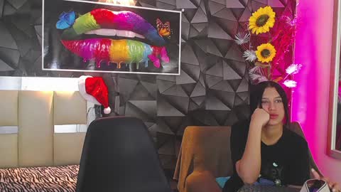 Snapshot of hera_divine chatting on 13, 12, 2024 HERA online show from 13, 12, 2024