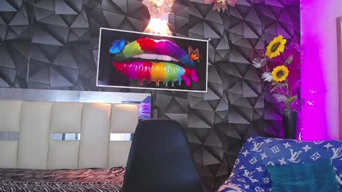 Snapshot of hera_divine chatting on 5, 1, 2025 HERA online show from 5, 1, 2025