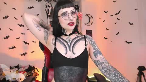 Snapshot of herinfernalmajesty chatting on 7, 10, 2025 Marie online show from 7, 10, 2025