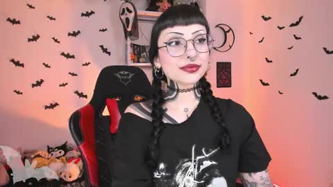 Snapshot of herinfernalmajesty chatting on 8, 10, 2025 Marie online show from 8, 10, 2025