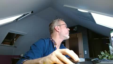 Snapshot of hering76 chatting on 7, 1, 2025 hering76 online show from 7, 1, 2025