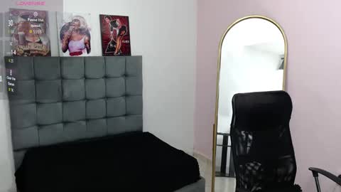 Snapshot of hermione_sweet18 chatting on 18, 10, 2025 Alana online show from 18, 10, 2025