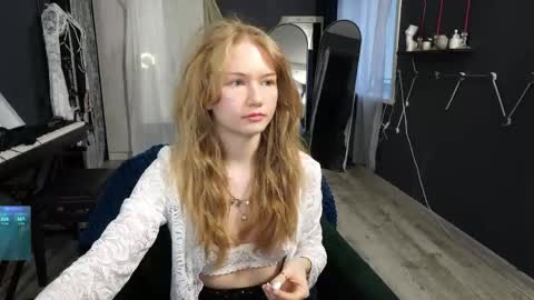 Snapshot of hetaerart chatting on 19, 5, 2026 Sasha online show from 19, 5, 2026