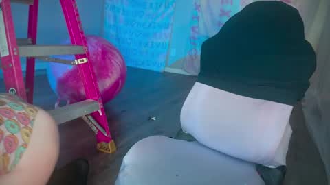 Snapshot of hexivu chatting on 6, 12, 2024 salem online show from 6, 12, 2024