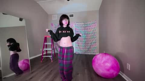 Snapshot of hexivu chatting on 1, 2, 2025 salem online show from 1, 2, 2025