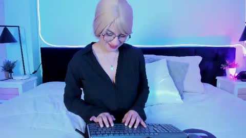 hidori_rem online show from 10, 7, 2026