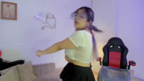 hikaru_dl online show from 8, 3, 2025