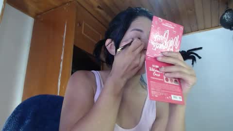 hilaril18 online show from 1, 11, 2025