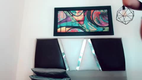 Hilary Avilan online show from 25, 2, 2026