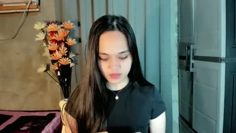 hilarymolly online show from 8, 3, 2026