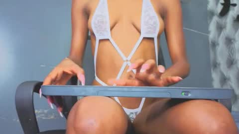  Hillary  online show from 25, 10, 2025