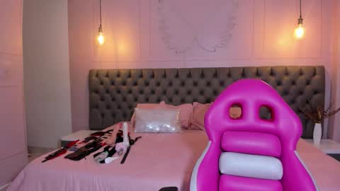 Snapshot of hillary_bigbutt chatting on 19, 2, 2026 Hillary online show from 19, 2, 2026