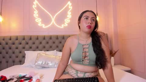 Snapshot of hillary_bigbutt chatting on 3, 3, 2026 Hillary online show from 3, 3, 2026