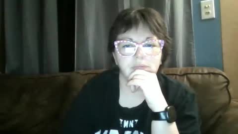 Snapshot of hippihope420 chatting on 12, 2, 2025 Bella online show from 12, 2, 2025