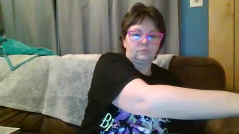 Snapshot of hippihope420 chatting on 14, 2, 2025 Bella online show from 14, 2, 2025
