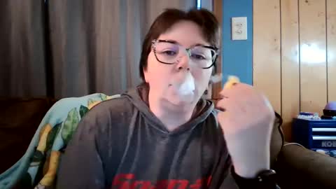 Snapshot of hippihope420 chatting on 27, 2, 2025 Bella online show from 27, 2, 2025