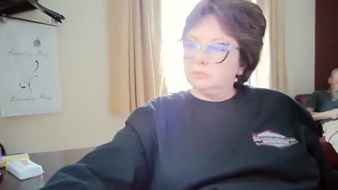 Snapshot of hippihope420 chatting on 5, 3, 2025 Bella online show from 5, 3, 2025