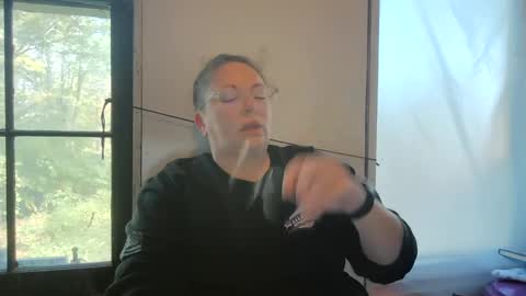 Snapshot of hippihope420 chatting on 13, 9, 2025 Bella online show from 13, 9, 2025