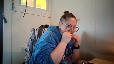 Snapshot of hippihope420 chatting on 10, 10, 2025 Bella online show from 10, 10, 2025