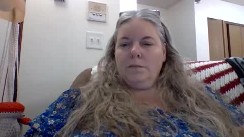 hippysnewhere online show from 12, 5, 2026