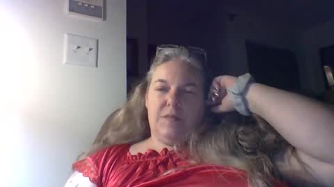 hippysnewhere online show from 19, 5, 2026