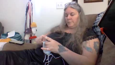 hippysnewhere online show from 28, 5, 2026