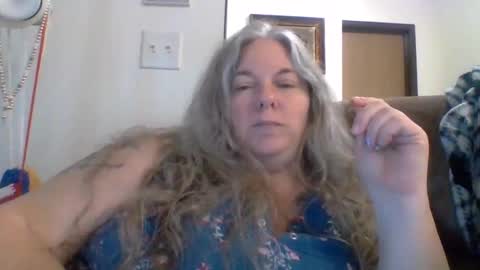 hippysnewhere online show from 31, 5, 2026