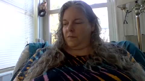 hippysnewhere online show from 21, 6, 2026