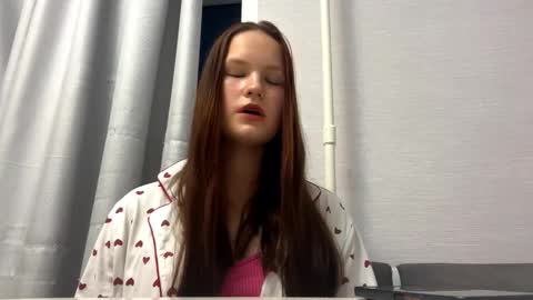 Snapshot of hirokobab chatting on 14, 10, 2025 Viola online show from 14, 10, 2025
