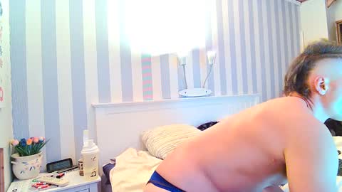 Snapshot of hitsfromthathong chatting on 28, 12, 2024 Add me on snc coachbombayche online show from 28, 12, 2024