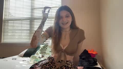 Snapshot of hluvsyou chatting on 1, 10, 2025 Haylee online show from 1, 10, 2025