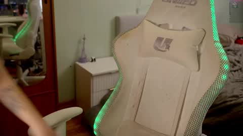 Holly online show from 16, 4, 2026