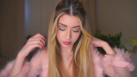 Snapshot of holayoula chatting on 27, 4, 2026 Moni Monica online show from 27, 4, 2026