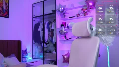Snapshot of holliwould_ chatting on 27, 5, 2026 Holli online show from 27, 5, 2026