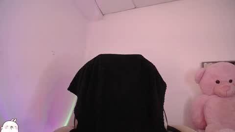 holly_16 online show from 30, 10, 2025