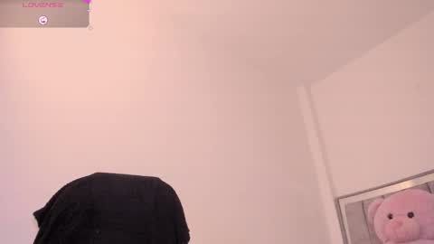 holly_16 online show from 10, 4, 2026