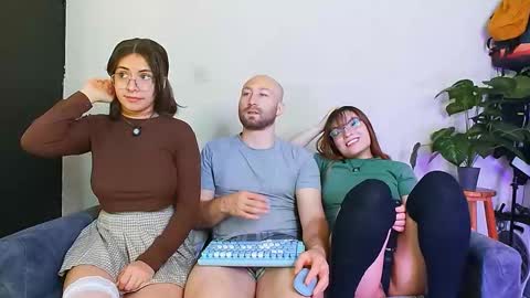 Holly and Honey online show from 7, 1, 2026