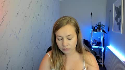 Holly online show from 8, 9, 2025