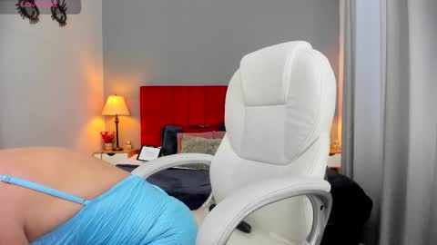 Holly Madisson online show from 5, 10, 2025