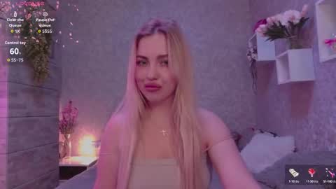 holly_molly8 online show from 24, 9, 2025