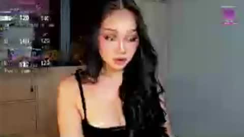Snapshot of holly_preciousxx chatting on 28, 6, 2026 Hi Im Precious online show from 28, 6, 2026