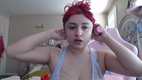 Holly Kitty online show from 4, 3, 2025